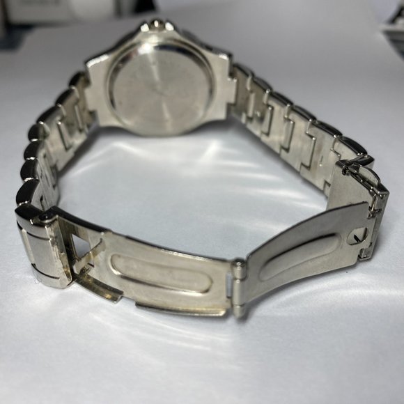 Style & Co Ladies Stainless Steel Watch - New Battery - Picture 3 of 4